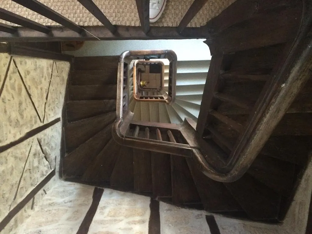 La Demeure Du Comte Chambres Dhotes Salles-la-Source Bed & Breakfast