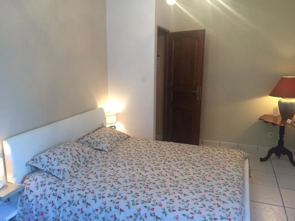 La Demeure Du Comte Chambres Dhotes Salles-la-Source Bed & Breakfast