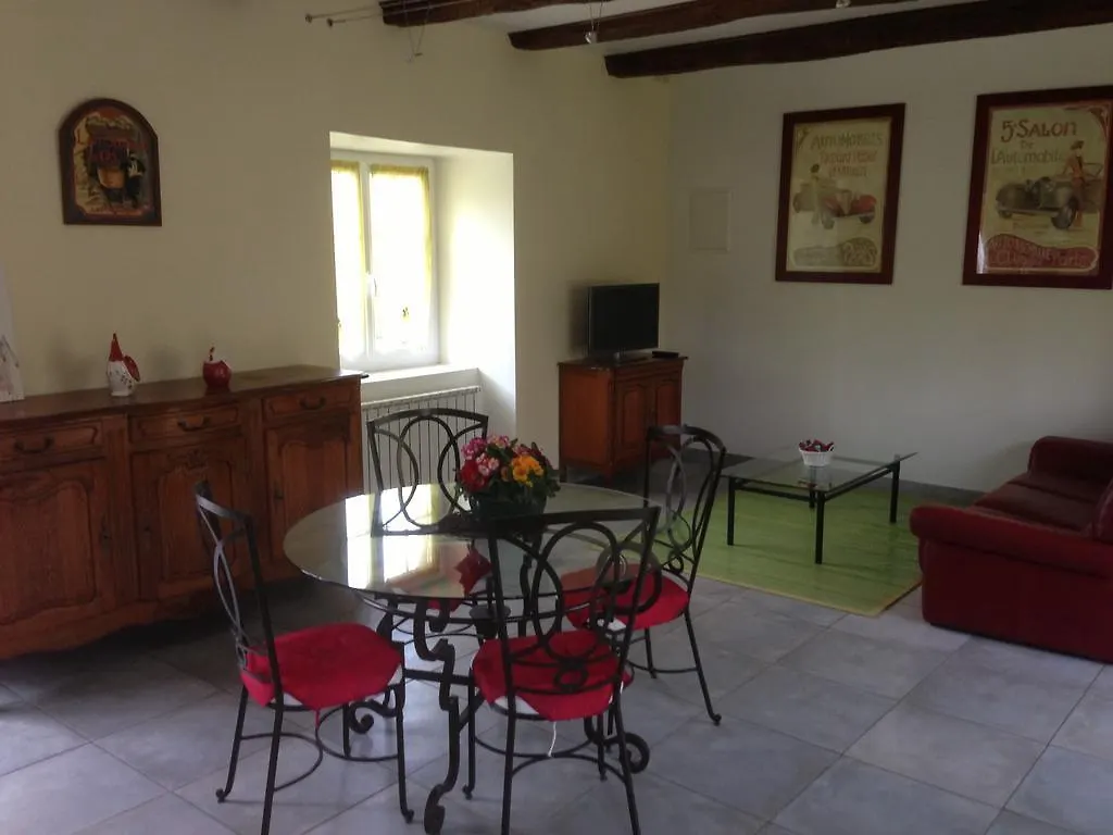 La Demeure Du Comte Chambres Dhotes Salles-la-Source Bed & Breakfast