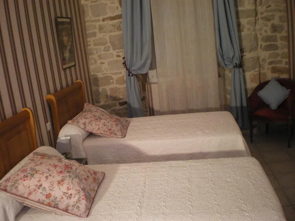 La Demeure Du Comte Chambres Dhotes Salles-la-Source 0*,  Francie
